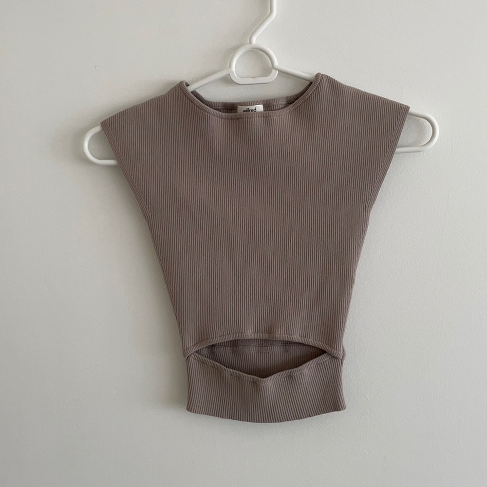 Wilfred/Aritzia taupe shirt with cutout, size xxs